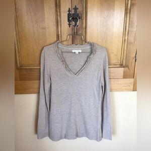 Neutral Banana Republic M Italian wool blend w/ cashmere V neck.